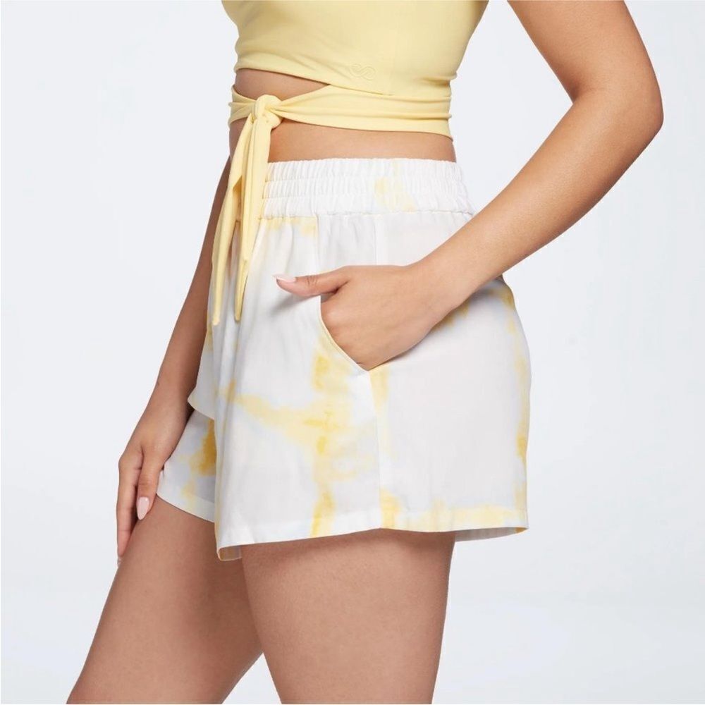 CALIA NWOT Women's High Rise Cover
Up Short white yellow pockets size M